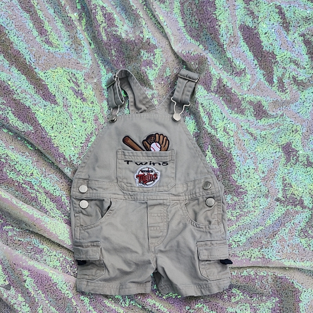 Minnesote Twins Kids Infant Tan Overalls with Patches!! Size 3-6 mnths. Baseball